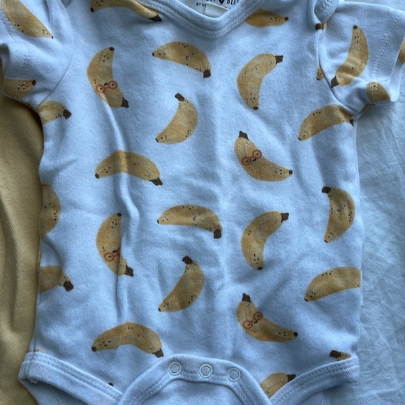 3-6 month Banana organic onesies - Picture 3 of 3